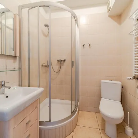 Jozefina Apartament's Blisko Centrum * شكلارسكا بوريبا