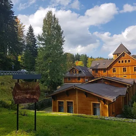 شقة Jozefina Apartament's Blisko Centrum شكلارسكا بوريبا